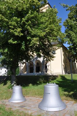 Glocken vor der Lutherkirche